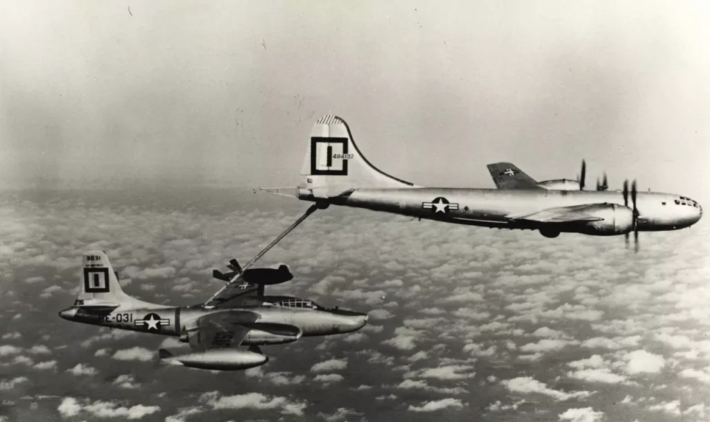 A KB-29P conducting a refueling operation with an RB-45C aircraft belonging to the 91st Strategic Reconnaissance Wing.