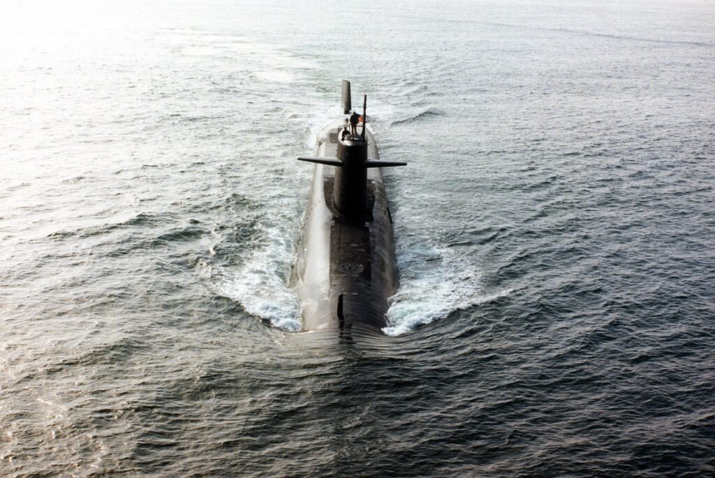 An aerial bow view of the nuclear-powered strategic missile submarine USS Thomas Jefferson (SSBN-618) underway.