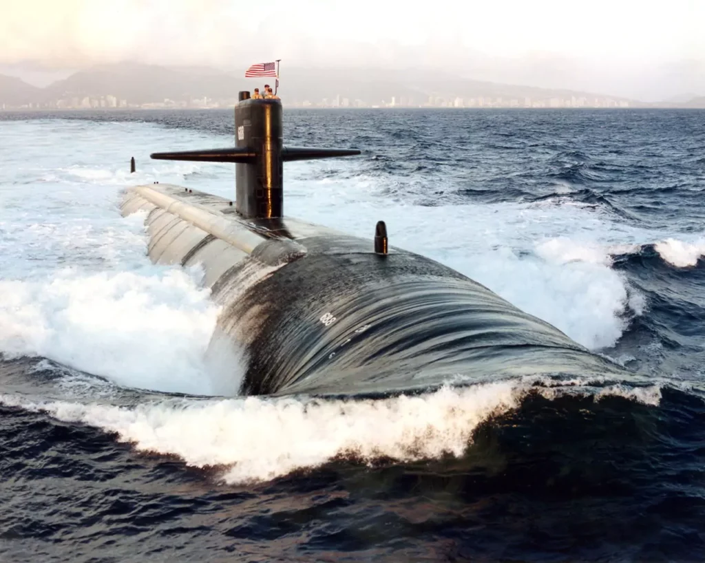 USS Los Angeles (SSN 688) underway near Hawaii. She was the first sub using the new BQS-15 system.