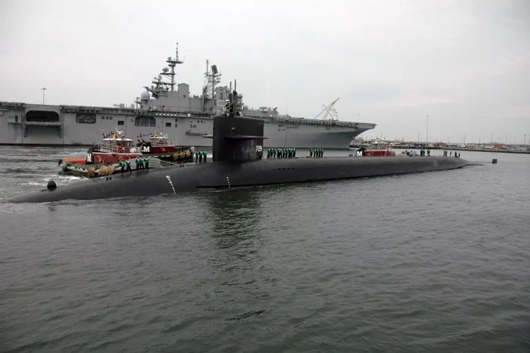 USS GEORGIA (SSBN 729) as it enters Naval Station (NS) Norfolk, Virginia (VA) in 2004